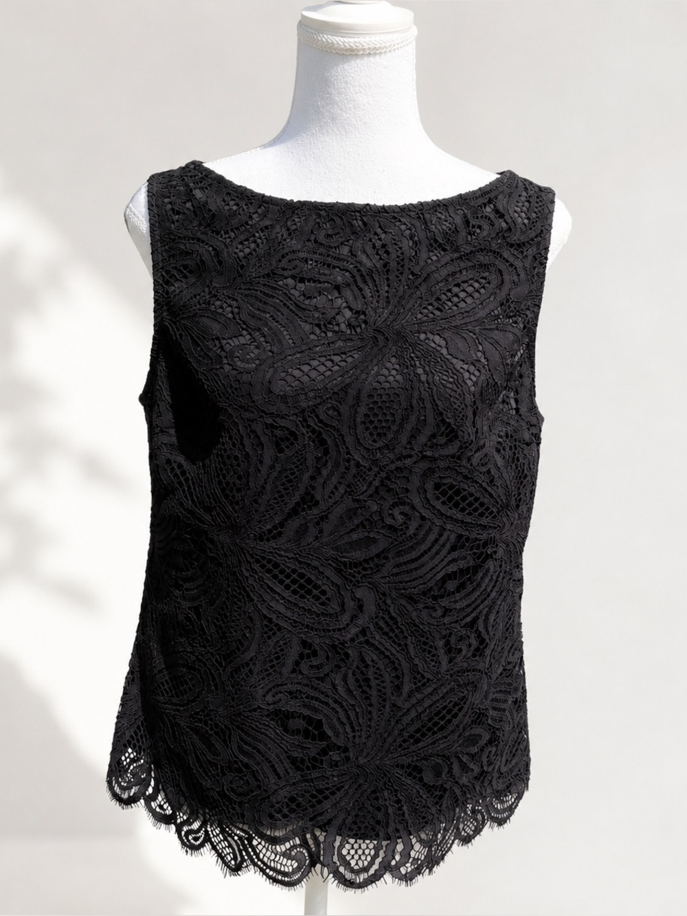 Trina Turk NWT Black Floral Lace Scalloped Blouse Top M